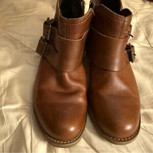 Timberlands sz 7  Leather Ankle Boots with Buckles